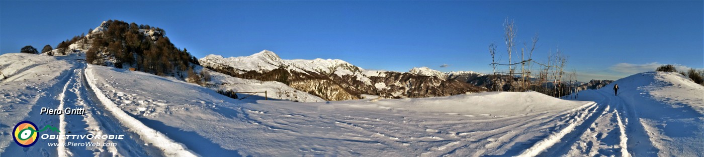 76 Vista panoramica sui monti della Val Taleggio.jpg